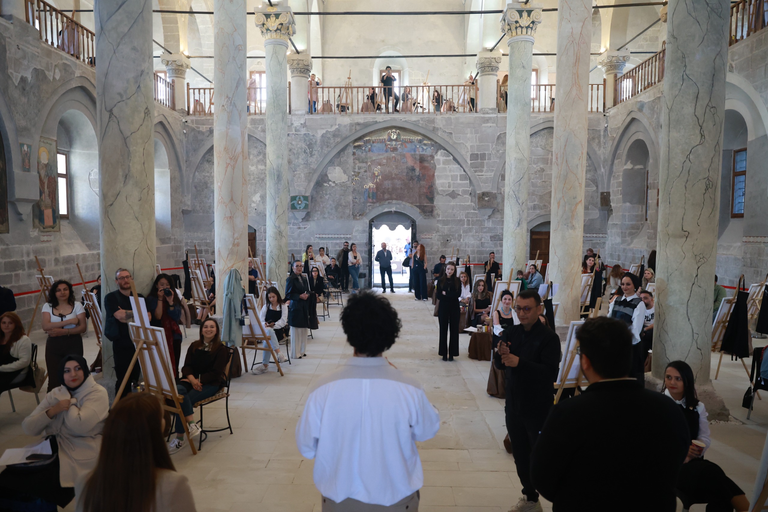 Moria Sanat’tan Nevşehir Kalesi Meryem Ana Kilisesinde 100 Kişilik Resim Terapisi Etkinliği